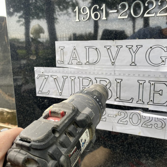 Metalinių raudžių tvirtinimas nenukelia t paminklo Panevėžys Ritos Adomaitienės įmonė nuotrauka 14