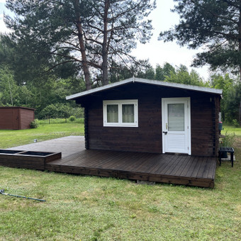 Perkame tik kokybišką alyvą „Tikkurilla“ ir „WOCA“ arba galime naudoti Jūsų turimą. Terasos plovimo kaina nuo 3 € / m2, alyvavimo – nuo 5 € / m2. Alyvuota terasa bus ilgaamžiškesnė ir norimos spalvos. Vilnius SMART statyba nuotrauka 4 Terasos alyvavimas Vilnius SMART statyba nuotrauka 4