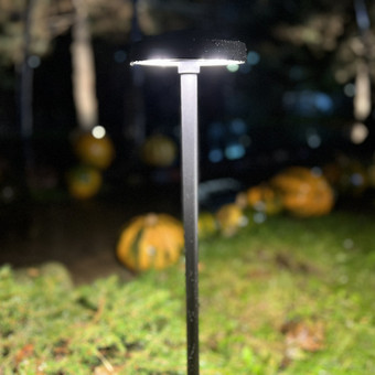 Mūsų lauko šviestuvai užtikrina ilgaamžiškumą, energinį efektyvumą ir stilingą dizainą, kad jūsų kiemas būtų apšviestas saugiai ir jaukiai. Kaunas DekoAkmenukai nuotrauka 9 Lauko šviestuvai Kaunas DekoAkmenukai nuotrauka 9