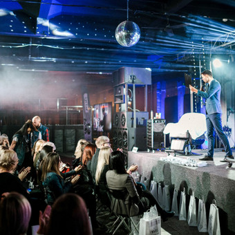 Pradinė kaina nurodyta šiokiadienių renginiams be scenarijaus parengimo, profesionalaus DJ, aparatūros, apšvietimo technikos ir t.t. Vilnius Justinas Daugėla nuotrauka 2 Įmonių renginių vedimas Vilnius Justinas Daugėla nuotrauka 2