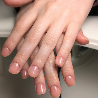 Manikiūras su ilgalaikiu lakavimu pas jaun. specialistą Vilnius MB Breeze beauty nuotrauka 15