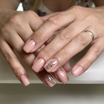 Manikiūras su ilgalaikiu lakavimu Vilnius MB Breeze beauty nuotrauka 3