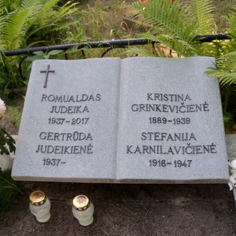 Bronzos, nerūdijančio plieno simbolių klijavimas kapinėse Kaunas Kauno Antkapiai nuotrauka 17