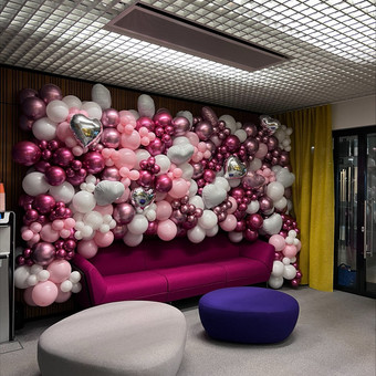Balionų girlianda su matiniais ir chrominiais balionais Vilnius Party Inbox nuotrauka 3