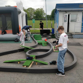 RC mašinėlių lenktynės ir teambuildingo žaidimai Vilnius MB "Aukštyje LT" nuotrauka 22