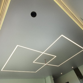 2. Įtempiamos lubos su LED linijomis Vilnius Piotras nuotrauka 2