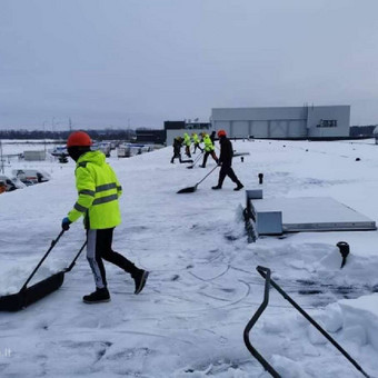 Sniego valymas nuo stogų Kaunas UAB "Pjovėjai" nuotrauka 2