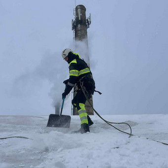 Sniego valymas nuo stogų Klaipėda MB vertical boys nuotrauka 9