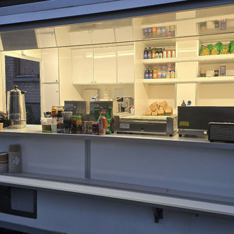 Food truck, maisto vagonėlis Vilnius Restoranas JUODA RAUDONA nuotrauka 7