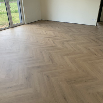 Grindų klojims elgutės raštu Vilnius Grindų ir grindjuosčių montavimas nuotrauka 5