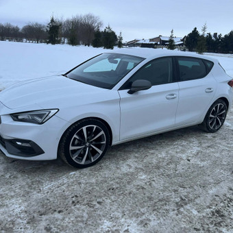 Lengvųjų automobilių nuoma. Seat Leon. Benzinas/elektra. 2022 metai. Automatinė pavarų dėžė. Panevėžys Automobilių nuoma. nuotrauka 6