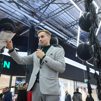Nurodyta kaina yra už šventės programos paruošimą ir vedimą. Papildomai galime pasirūpinti apšvietimu, garso aparatūra ir DJ paslaugomis. Vilnius Evaldas Jankantas nuotrauka 3 Viešųjų renginių vedimas Vilnius Evaldas Jankantas nuotrauka 3