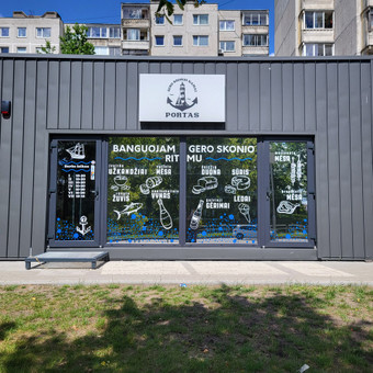 Vitrinų apipavidalinimas ir klijavimas Kaunas UAB STILINGA REKLAMA nuotrauka 21