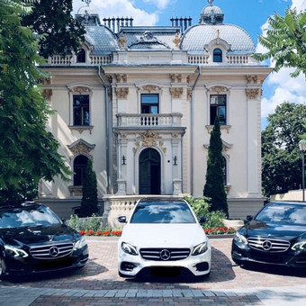Porsche Cayenne, Mercedes-Benz E, S, G, GL, V ir kt. klasės, juodos ir baltos spalvos automobilių nuoma Jūsų šventei. Vilnius Benz4Rent nuotrauka 3 Lengvųjų automobilių nuoma Vilnius Benz4Rent nuotrauka 3