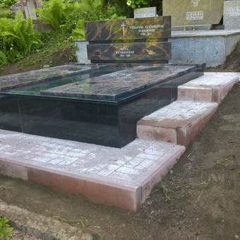 Galite nesirūpinti, o tiesiog pateikti savo lūkesčius ir norus mums, o mes pateiksime jums racionaliausią sprendimą, kurį ir įgyvendinsime realybėje. Vilnius Vaidas Latvys nuotrauka 5 Granito plokštės kapams, dengimas Vilnius Vaidas Latvys nuotrauka 5