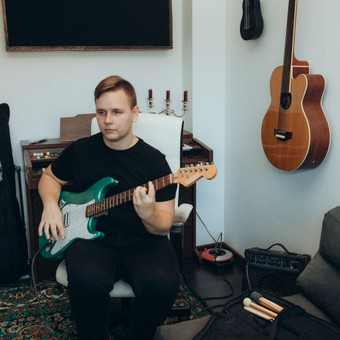 Gitaros pamokos Klaipėda Alive Creative Community nuotrauka 4