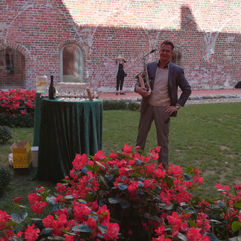 Saksofonistas konferencijoms,renginiams,jubiliejams,šventėms,vestuvėms....Repertuaras gausus virš{20val.} ir įvairus. Kaunas Saulius nuotrauka 1 Vestuvių muzikantai Kaunas Saulius nuotrauka 1
