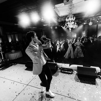 Šokio pamoka su StudioDM šokių studijoje, pasibuvimas kartu prieš ir po šokio statymo, šampanas, nuotraukų drauge pasidarymas. Mokytojas Deividas Meškauskas. Vilnius Studio DM nuotrauka 8 Mergvakaris/bernvakaris Vilnius Studio DM nuotrauka 8