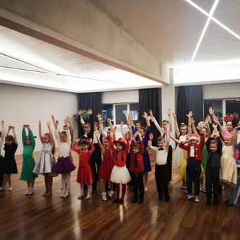 Šokių pamokos vaikams pas šokių mokytoją Melissą Valinovič. Vilnius Studio DM nuotrauka 2 Šokiai vaikams, jaunimui Vilnius Studio DM nuotrauka 2