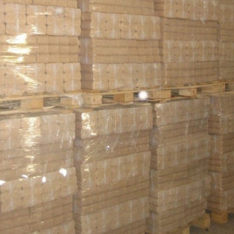 Pjuvenų granulės 1 t. fasuota po 15 kg maišiukuose.
Pjuvenų briketai ant palečių 1 t Šiaulių rajonas Pardavėjas nuotrauka 2 Pjuvenų briketai Šiaulių rajonas Pardavėjas nuotrauka 2