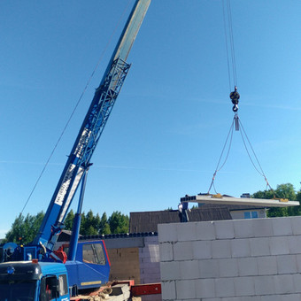 Perdangos plokščių montavimas. Armavimas ir apibetonavimas perimetru ir tarp plokščių. Montuojamos į metalinės HEB sijos. Petra - metalinė sija, laiptinės angos įrengimui tarp perdangos plokščių. Vilnius Jevgenij nuotrauka 5 Perdangos plokščių montavimas Vilnius Jevgenij nuotrauka 5
