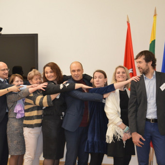 Bendradarbiavimas su klientais dėl projekto eigos;
vykdomų darbų aptarimas su specialistais;
užduočių paskirstymas;
projektų procesų stebėtina ir priežiūra. Vilnius "Bendras tikslas" nuotrauka 2 Projektų valdymas Vilnius "Bendras tikslas" nuotrauka 2