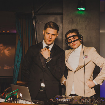 Į paslaugą įskaičiuota: dj pultas, garso kolonėlės, apšvietimas, dj paslauga nuo renginio pradžios iki 2:00.
Kuras įskaičiuotas į šią kainą, jeigu šventės vieta nutolusi nuo Vilniaus iki 50km. Vilnius UAB TŪZAI nuotrauka 7 DJ paslauga + technika. Vilnius UAB TŪZAI nuotrauka 7