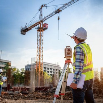Geodeziniai matavimai statybos aikštelėje atliekami prieš pradedant statybas, taip pat viso statybų proceso metu. Atliekami pastatų projektinių ašių ir aukščių nužymėjimai, kontrolinės nuotraukos. Vilnius Karolis Katiliavas nuotrauka 18 Statybinė geodezija Vilnius Karolis Katiliavas nuotrauka 18