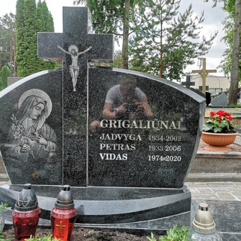 Laikas apgadina net ir pačius didžiausius meno kūrinius. Ne išimtis ir paminklai. Valome / atnaujiname paminklus, pasirūpiname paminklų atnaujinimu, kad jie vėl atrodytų kaip ką tik naujai pastatyti. Vilnius Raidžių kalimas ant paminklo nuotrauka 6 Paminklų atnaujinimas Vilnius Raidžių kalimas ant paminklo nuotrauka 6