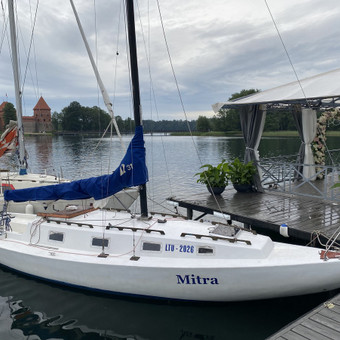 Plaukiojimas po ežerą. Vilnius MB Anvika nuotrauka 1 Jachtos Mitra nuoma Vilnius MB Anvika nuotrauka 1