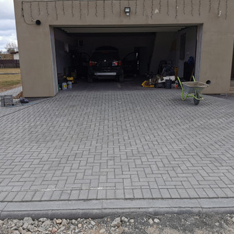 Skaldos pasluoksnio įrengimas, tankinimas, betono užpylimas, bortų įrengimas Vilniaus rajonas Sergejus Kuosa nuotrauka 8 Įvažiavimo ir gatvės bortų įrengimas Vilniaus rajonas Sergejus Kuosa nuotrauka 8