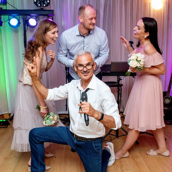 Vedu renginius, dainuoju, groju saksofonu, pabūnu DJ, naudoju salės apšvietimą ir prof. JBL aparatūrą. Vilnius Vedėjas - Muzikantas nuotrauka 3 Muzikantai jubiliejui Vilnius Vedėjas - Muzikantas nuotrauka 3