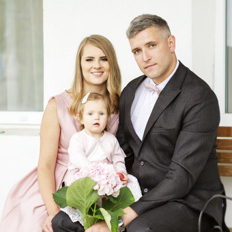Ceremonijos fotografavimas ir šeimos fotosesija. Kiekvieną šventė individuali, smulkmenos aptariamos atskirai. Visada atkreipiamas demesys į krikštuko nuotaiką. Jei bloga nuotaika daroma pertrauka. Varėnos rajonas Vaiva Budėnė nuotrauka 2 Krikštynų fotosesija Varėnos rajonas Vaiva Budėnė nuotrauka 2