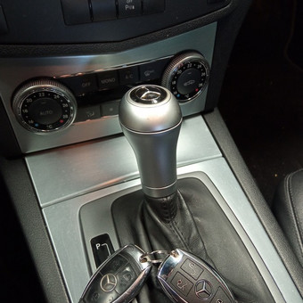 Mercedes - Benz markės automobilių raktų programavimas. Raktų atnaujinimas, remontas. Vairo užraktų (ELV) remontas, ELV emuliatorių montavimas. Spynelių (EIS) remontas, programavimas. Vilnius autoELrem nuotrauka 2 Automobilių raktų gamyba Vilnius autoELrem nuotrauka 2