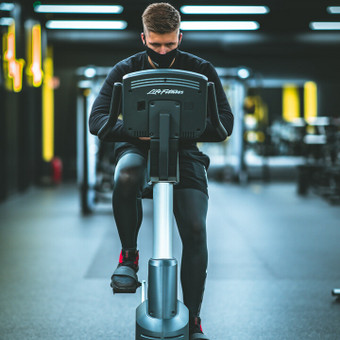 Užsiemimai vyksta poroje (2 žmonės) Mankštos arba treniruotės poroje skirtos tiems žmonėms, kurie jaukiau jaučiasi sportuodami nedidelėje žmonių grupėje. Pratimų atlikimo metu... Kaunas Andrius Čižikas nuotrauka 5 Grupinės treniruotės Kaunas Andrius Čižikas nuotrauka 5