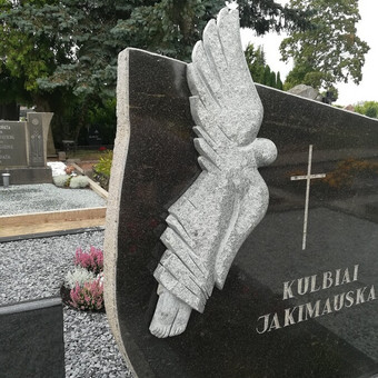 Raidžių ir portretų kalimas ant paminklo Šiauliai Remigijus Šležas nuotrauka 10