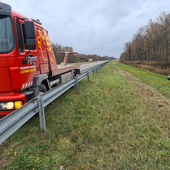 Užklimpai, nuslydai į griovį ? Skambink operatyviai ir saugiau ištrauksime jūsų transporto priemonę. Prireikus ir transportuosime į artimiausią servisa , ar namo . Panevėžys UAB "Autosita" nuotrauka 11 Ištraukimas, ištempimas nuvažiavus nuo kelio, užklimpus. Panevėžys UAB "Autosita" nuotrauka 11