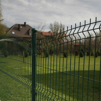 Prekiaujame ir sandeliuojeme visomis rūšimis segmentinių tvorų - 3D, 2D, 3D su išgaubimu. Klaipėda UAB "Metallum novum" nuotrauka 3 Segmentinės tvoros Klaipėda UAB "Metallum novum" nuotrauka 3