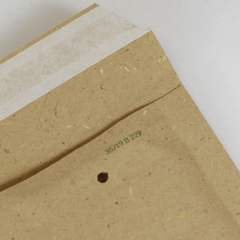 Aukštos kokybės, perdirbto popieriaus produktas! Atraskite naujas siuntinių pakuotes, dabar jau ir iš perdirbto popieriaus, aplinkai ypač draugiškas ir ekologiškas produktas, pagamintas iš žolės. Klaipėda Ailena MB nuotrauka 15 Perdirbto, žolės popieriaus vokai siuntoms Klaipėda Ailena MB nuotrauka 15