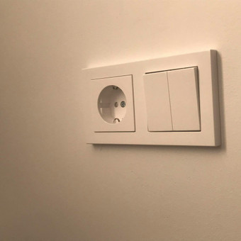 Įvairių šviestuvų pajungimas, jungikliai, rozetės. Šiauliai Inovacinis rytojus nuotrauka 3 Smulkūs elektros darbai Šiauliai Inovacinis rytojus nuotrauka 3