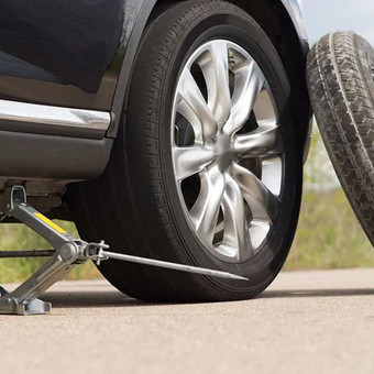 Padėsime atsukti varžtus ir pakeisti ratą kelyje Klaipėda AUTOVELKA - Traliuko paslaugos nuotrauka 2 Automobilio rato keitimas Klaipėda AUTOVELKA - Traliuko paslaugos nuotrauka 2