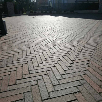 Trinkelių klojimas su visomis medžiagomis (žvyras, skalda, atsijos, granito dulkės, trinkelės) nuo 39 EUR/m2. Vilnius UAB "Palneta" nuotrauka 3 Trinkelių klojimas Vilnius UAB "Palneta" nuotrauka 3