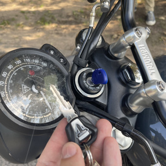 Visų motociklų raktų gamyba. Jų frezavimas, imobilaizerio programavimas, pririšimas prie transporto priemonės. Vilnius SOS Atrakinimas nuotrauka 9 Motociklų raktų gamyba Vilnius SOS Atrakinimas nuotrauka 9