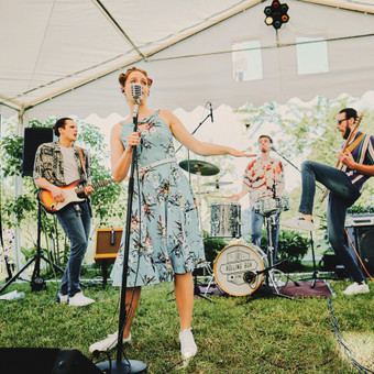 Ieškantiems profesionalaus atlikimo ir kultūringo bendravimo. Norintiems išskirtinės šventės. Pasiilgusiems šokių visą vakarą! Kaunas Rolling Box Band nuotrauka 4 Muzikantai jubiliejui Kaunas Rolling Box Band nuotrauka 4