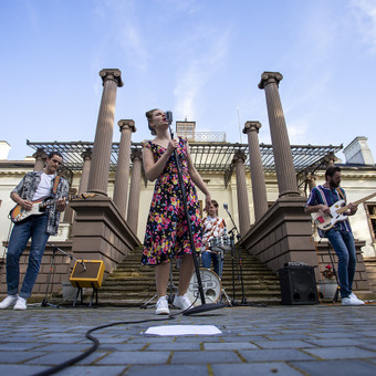Ieškantiems profesionalaus atlikimo ir kultūringo bendravimo. Norintiems išskirtinės šventės. Pasiilgusiems šokių visą vakarą! Kaunas Rolling Box Band nuotrauka 3 Instrumentinė muzika renginiams Kaunas Rolling Box Band nuotrauka 3
