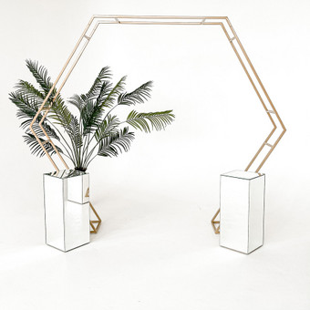 ŠEŠIAKAMPĘ ARKĄ:
NUOMOS KAINA
Arka – 70 Eur/24h
Arka + 2 pasirinktos kolonos – 100 Eur/24h
Arka + LED ženklas – 100 Eur/24h
Arka + 2 pasirinktos kolonos + LED ženklas – 120 Eur/24h Kaunas Showroomas nuotrauka 4 Arkos nuoma Kaunas Showroomas nuotrauka 4