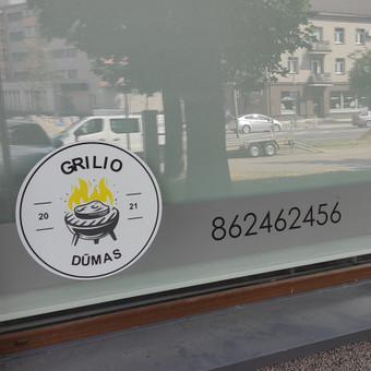 Gaminame įvairių dydžių ploteriuotus ir spausdintus lipdukus. Maketuojame reklamą ant transporto. PVC plėvelės pjaustymas, kitaip vadinamas "ploteriavimu" ir jos užklijavimas ant įvairių paviršių. Kaunas UAB Reklamos kepėjai nuotrauka 2 Lipdukų gamyba Kaunas UAB Reklamos kepėjai nuotrauka 2
