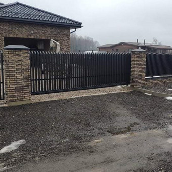 Gaminam, montuojam individualiai Jums pritaikytas tvoras bei vartus iš metalo. Gali būti ir su kalviškais elementais. Vartai gali būti varstomi, stumdomi su automatika ar be jos Kaunas MB Metarijus - Nerijus nuotrauka 3 Stumdomų vartų gamyba Kaunas MB Metarijus - Nerijus nuotrauka 3