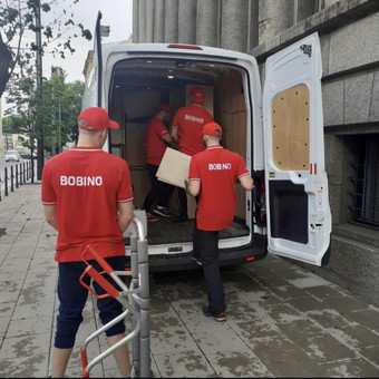 Įmonių perkraustymas Kaunas Bobino perkraustymas, du vyrai mašina nuotrauka 6