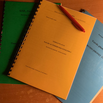 Ruošiame dokumentus įmonės akcijų pirkimui, pardavimui, dovanojimui. Parengiame sutartis, pateikiame jas notaro patvirtinimui, suderiname apsilankymo laiką pas notarą. Klaipėda Silvija Rimkuvienė nuotrauka 9 Akcijų pirkimas, pardavimas, dovanojimas Klaipėda Silvija Rimkuvienė nuotrauka 9